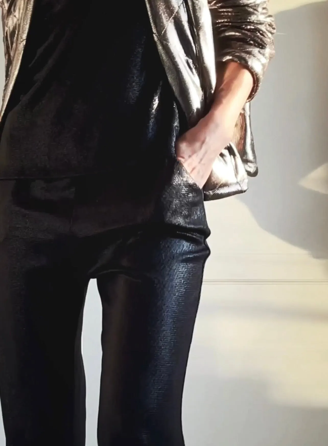 LOOSE COATED GLITTER PANTS - BLACK