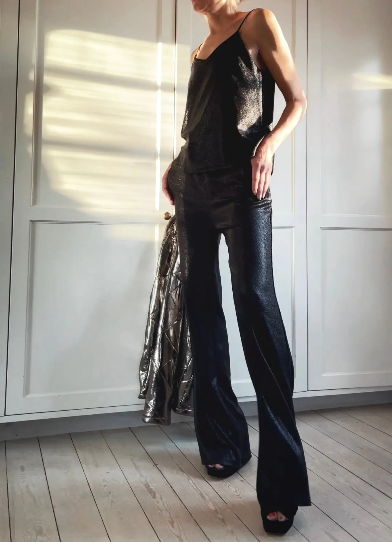 LOOSE COATED GLITTER PANTS - BLACK