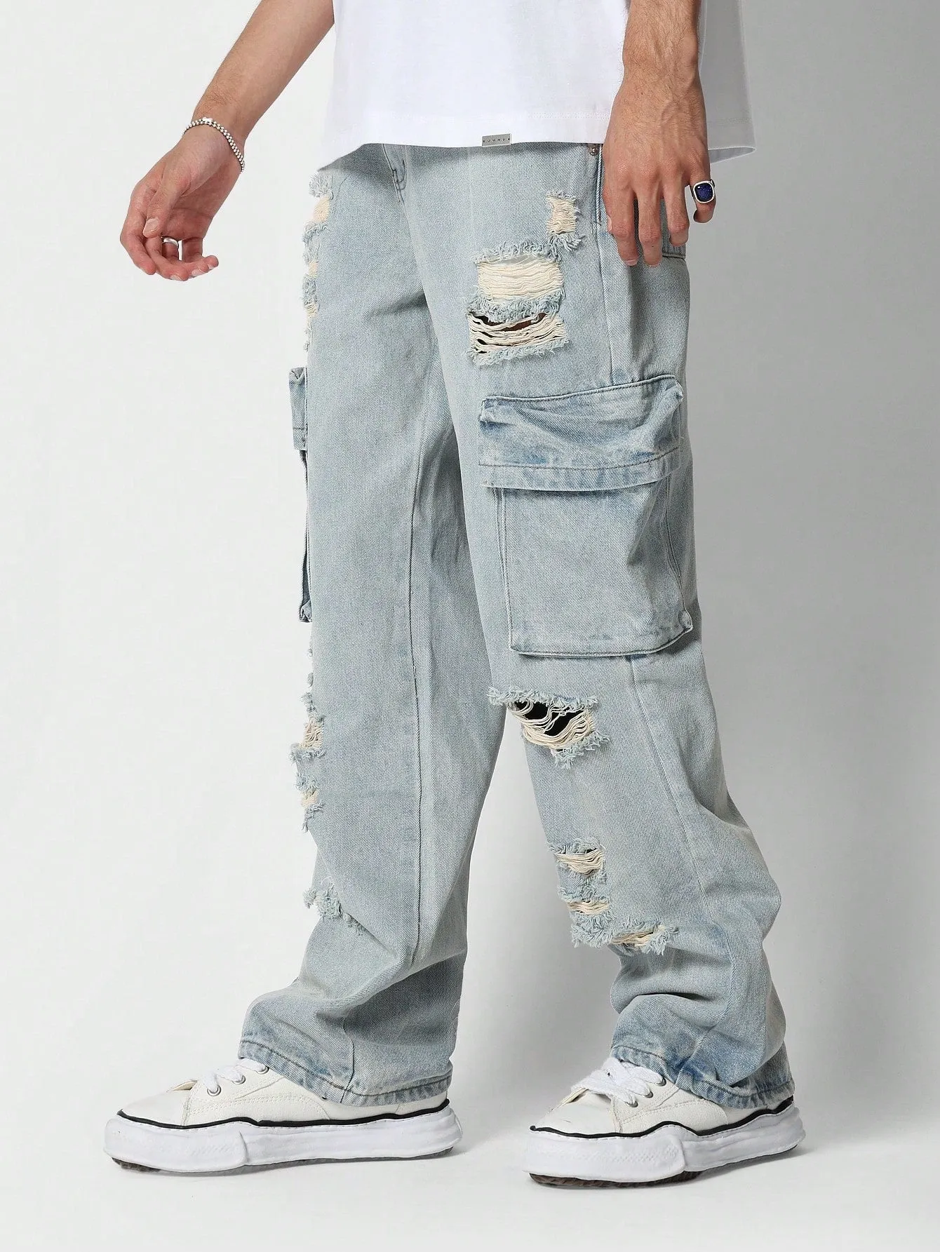 SUMWON Flare Fit Distressed Cargo Jean
